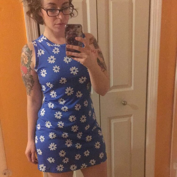Younique Dresses & Skirts - ‘90s does ‘60s vintage blue daisy mini dress